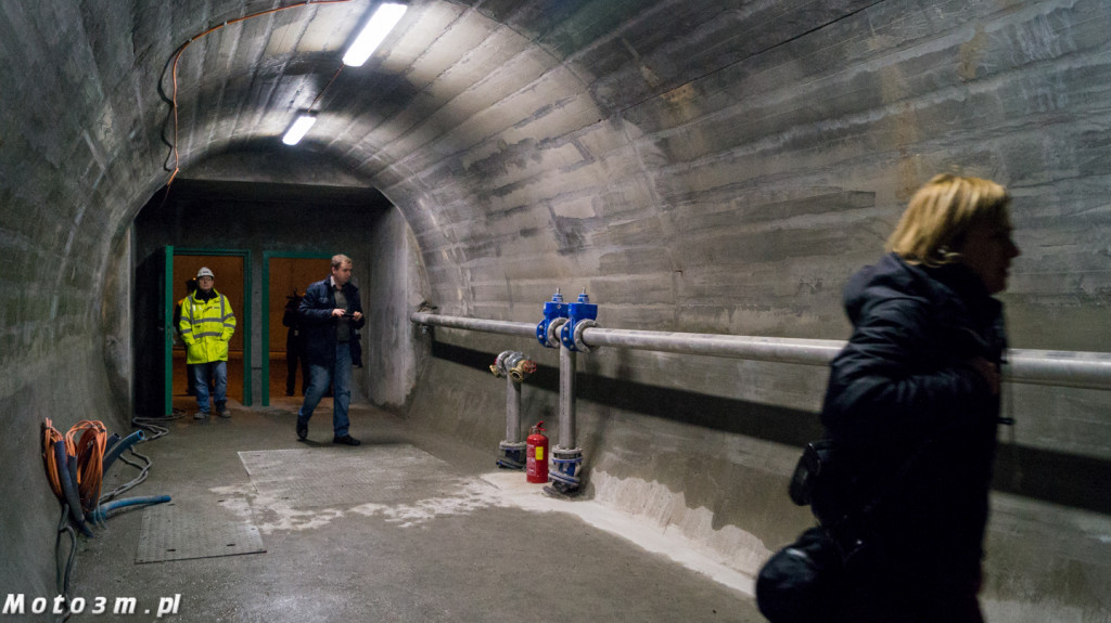 Poprzeczne przejście miedzy tunelami wraz z hydrantami dla Straży Pożarnej.