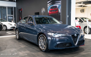 Alfa Romeo Giulia w Auto Plus w kolorze Lipari Grey -05252