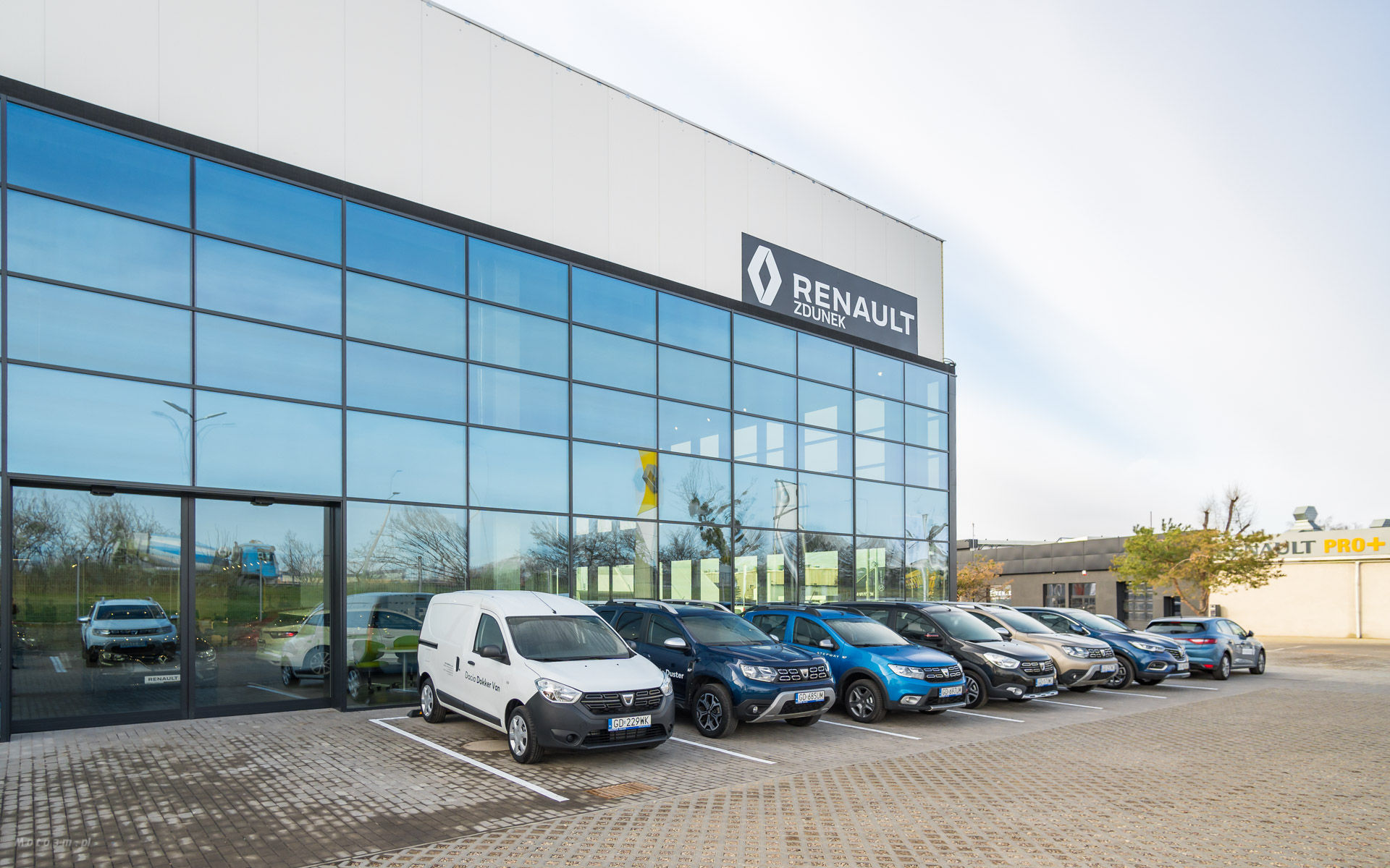 [Wideo] Renault Zdunek uruchomiło nowy salon marki w