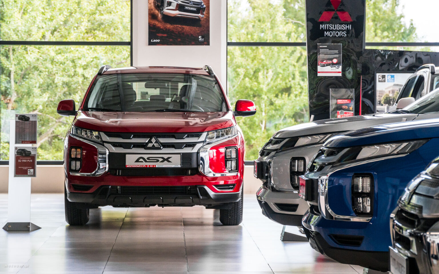 Mitsubishi w 12