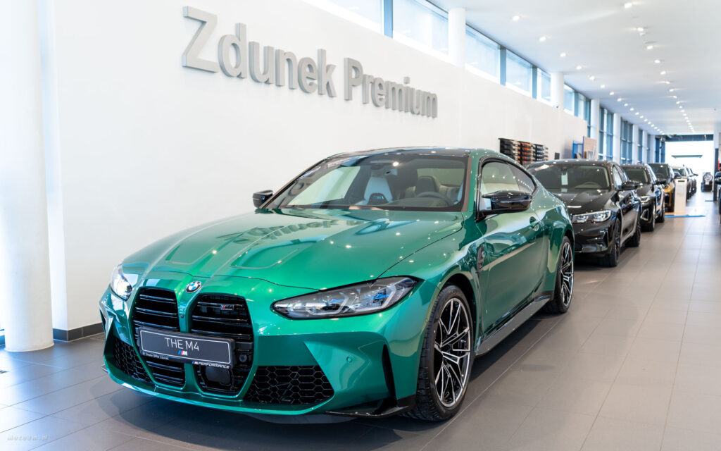 BMW M4 Competition w kolorze Zielony Isle of Man M - Moto3m.pl